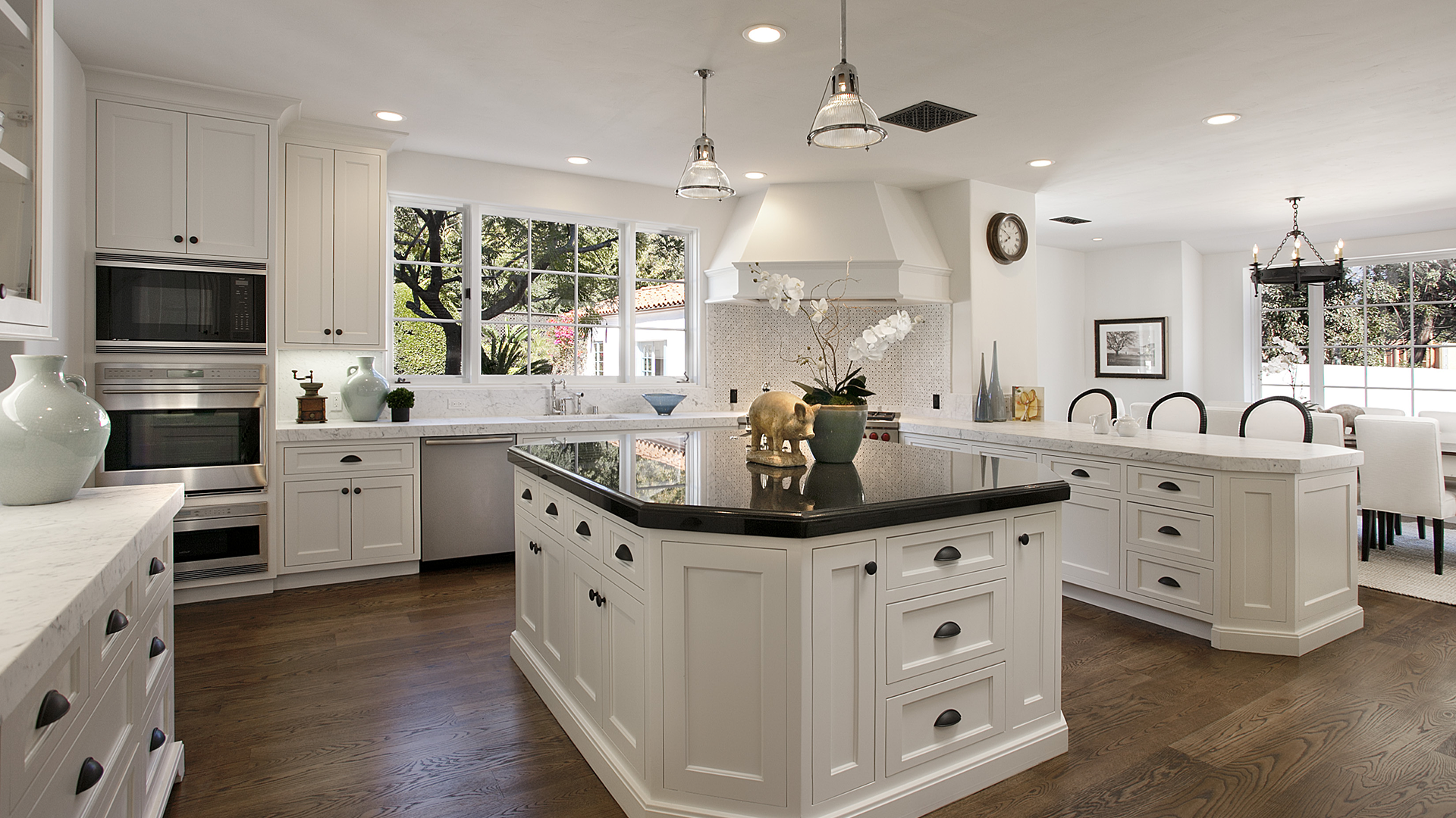 _Table_for_cooking_in_the_center_of_the_kitchen_091499_ 1
